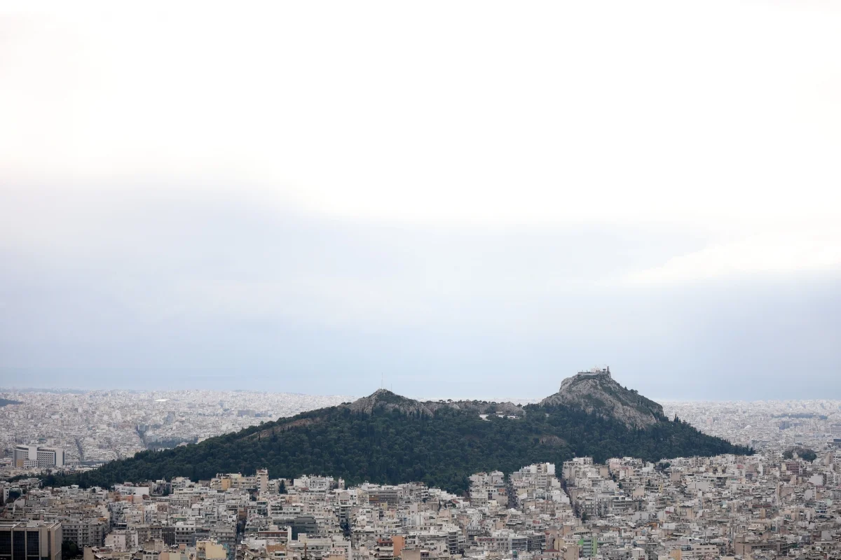 Κλείνουν από τα μεσάνυχτα και μέχρι νεοτέρας οι λόφοι Λυκαβηττού και Φινόπουλου λόγω κινδύνου πυρκαγιάς