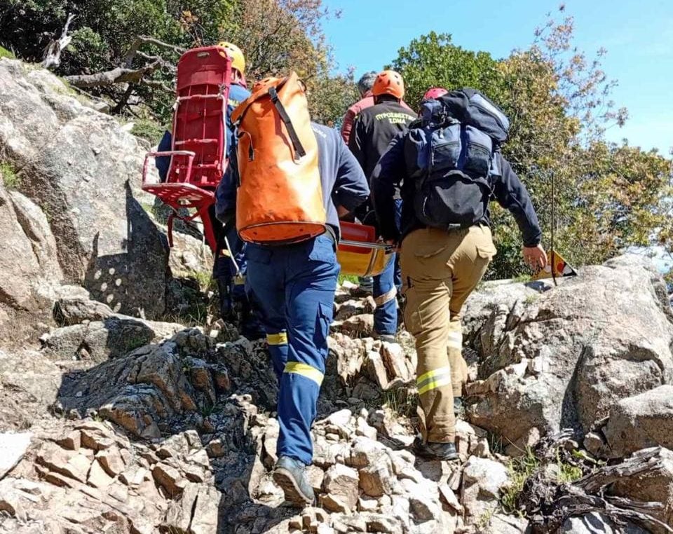Κέρκυρα: Απεγκλωβισμός 23χρονης Γαλλίδας από δύσβατο μονοπάτι