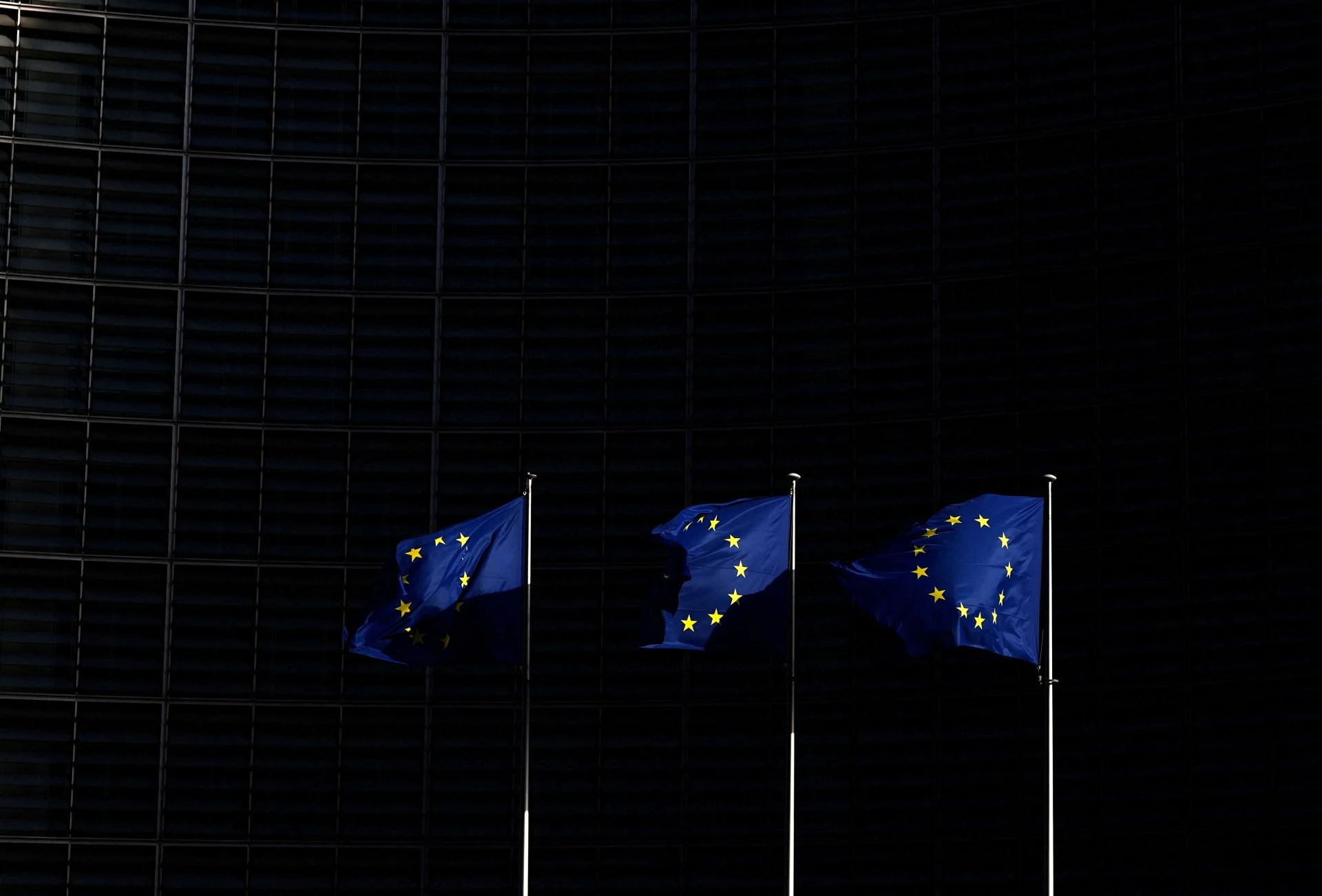 Η ΕΕ σχεδιάζει κανόνες «Αγοράστε ευρωπαϊκά» για τους δημόσιους διαγωνισμούς με στόχο τον περιορισμό της εξάρτησης από το εξωτερικό