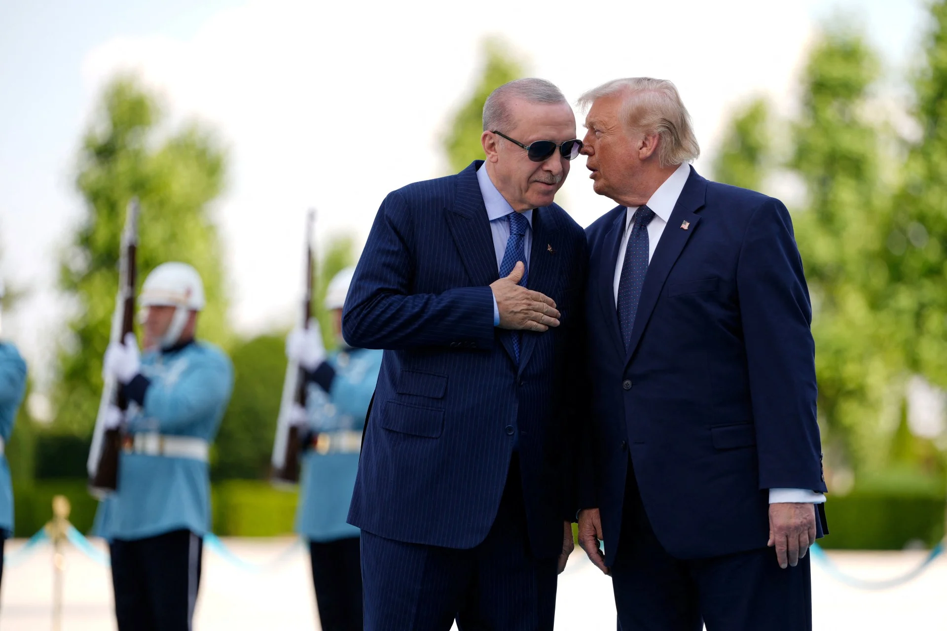 Blooomberg για Σύνοδο ΝΑΤΟ: Το σόου Τραμπ