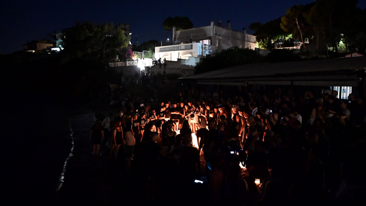 Μάτι: Αγρυπνία στη μνήμη των θυμάτων της φονικής πυρκαγιάς