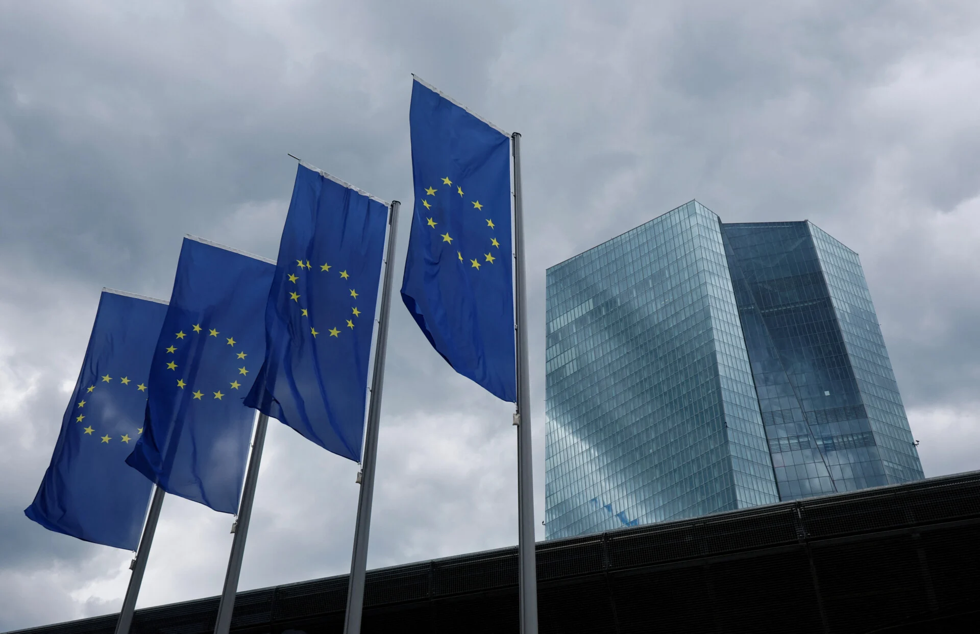 Οι γεωπολιτικοί κίνδυνοι απειλούν την κεφαλαιακή επάρκεια των τραπεζών της Ευρωζώνης