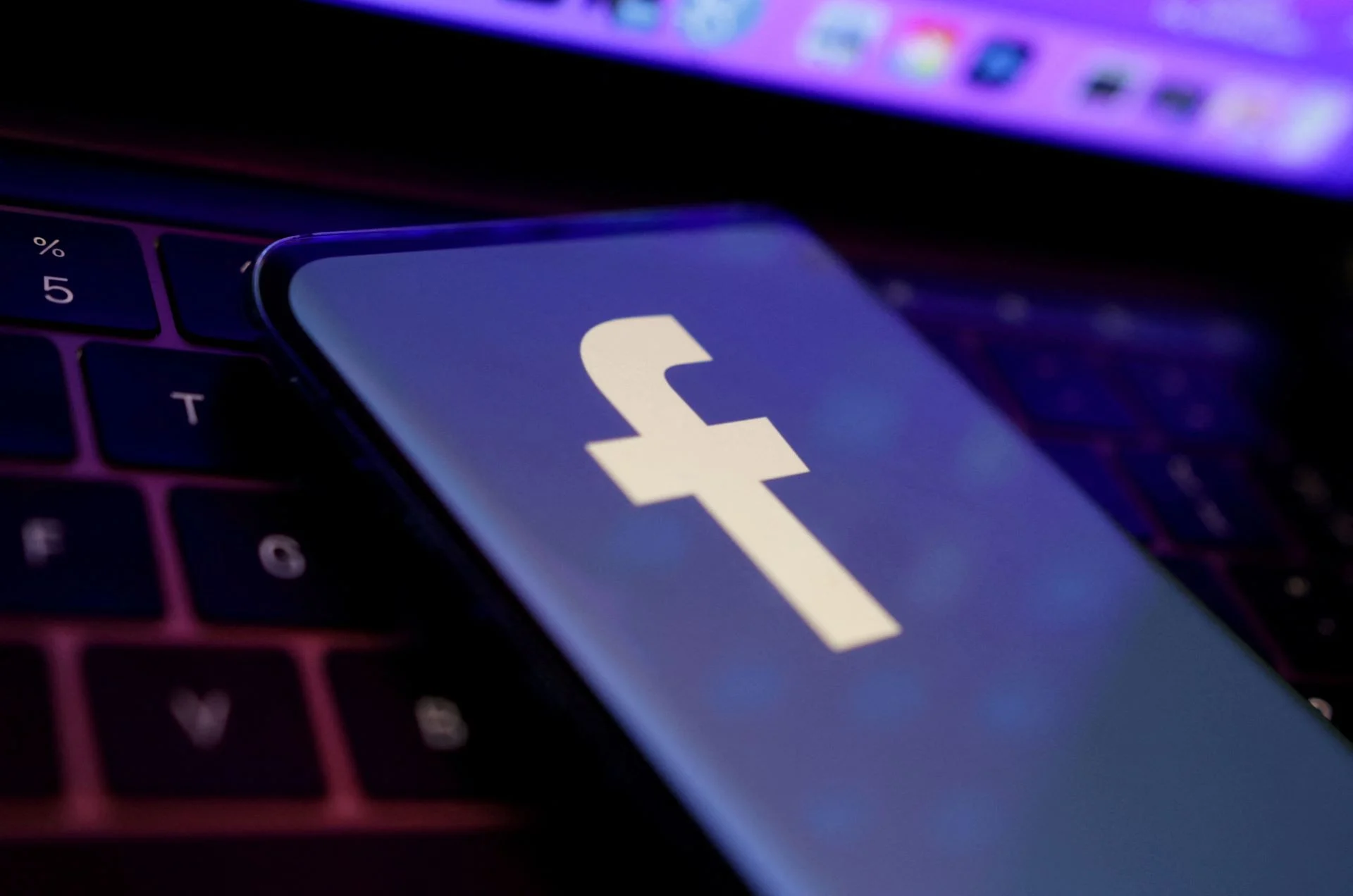 Αποκαταστάθηκε η λειτουργία του Facebook – Άγνωστο τι προκάλεσε το 2ωρο blackout
