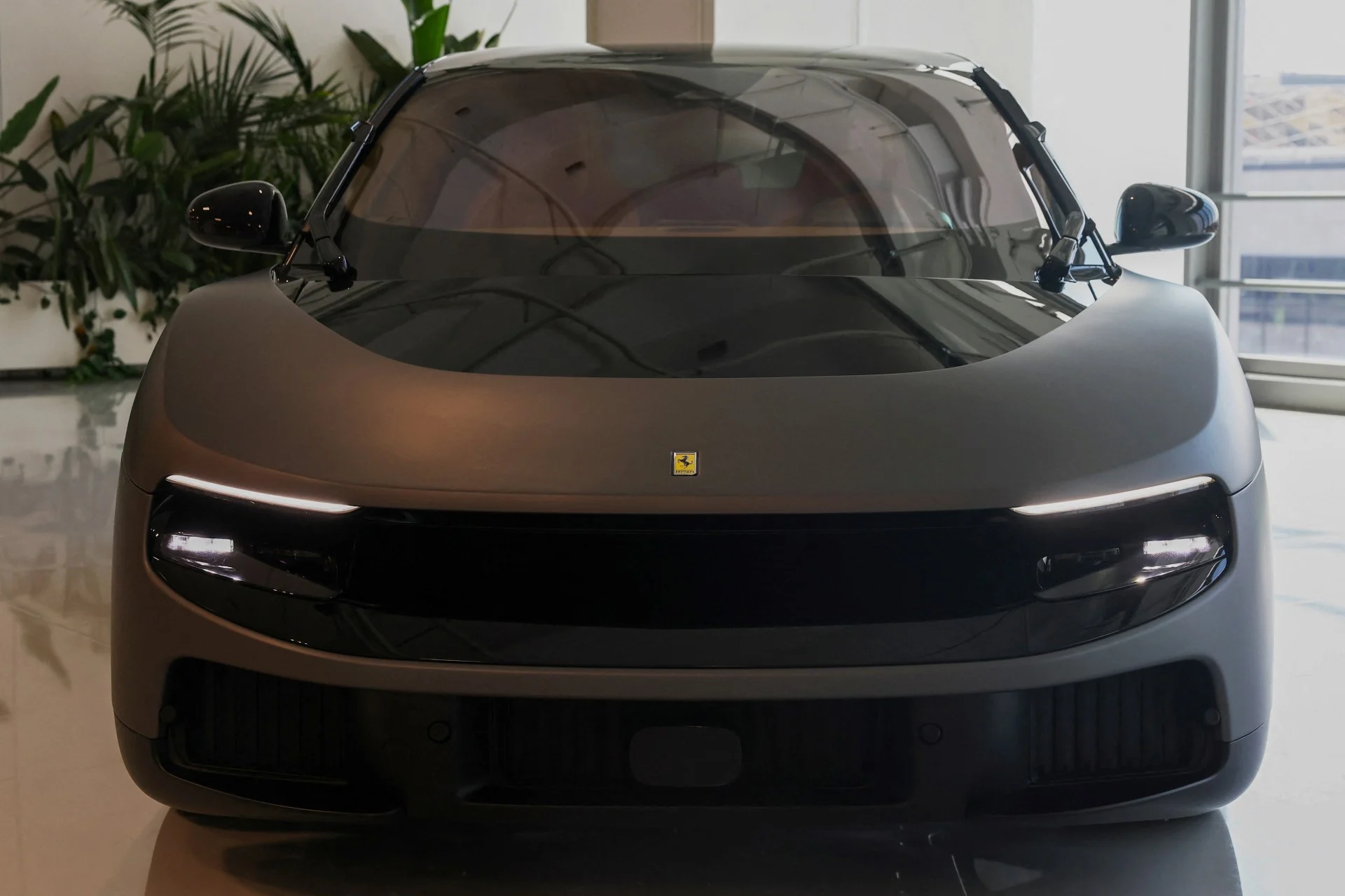 Η Ferrari πέτυχε τον στόχο πωλήσεων για το ηλεκτρικό Luce δύο μήνες μετά την κυκλοφορία του