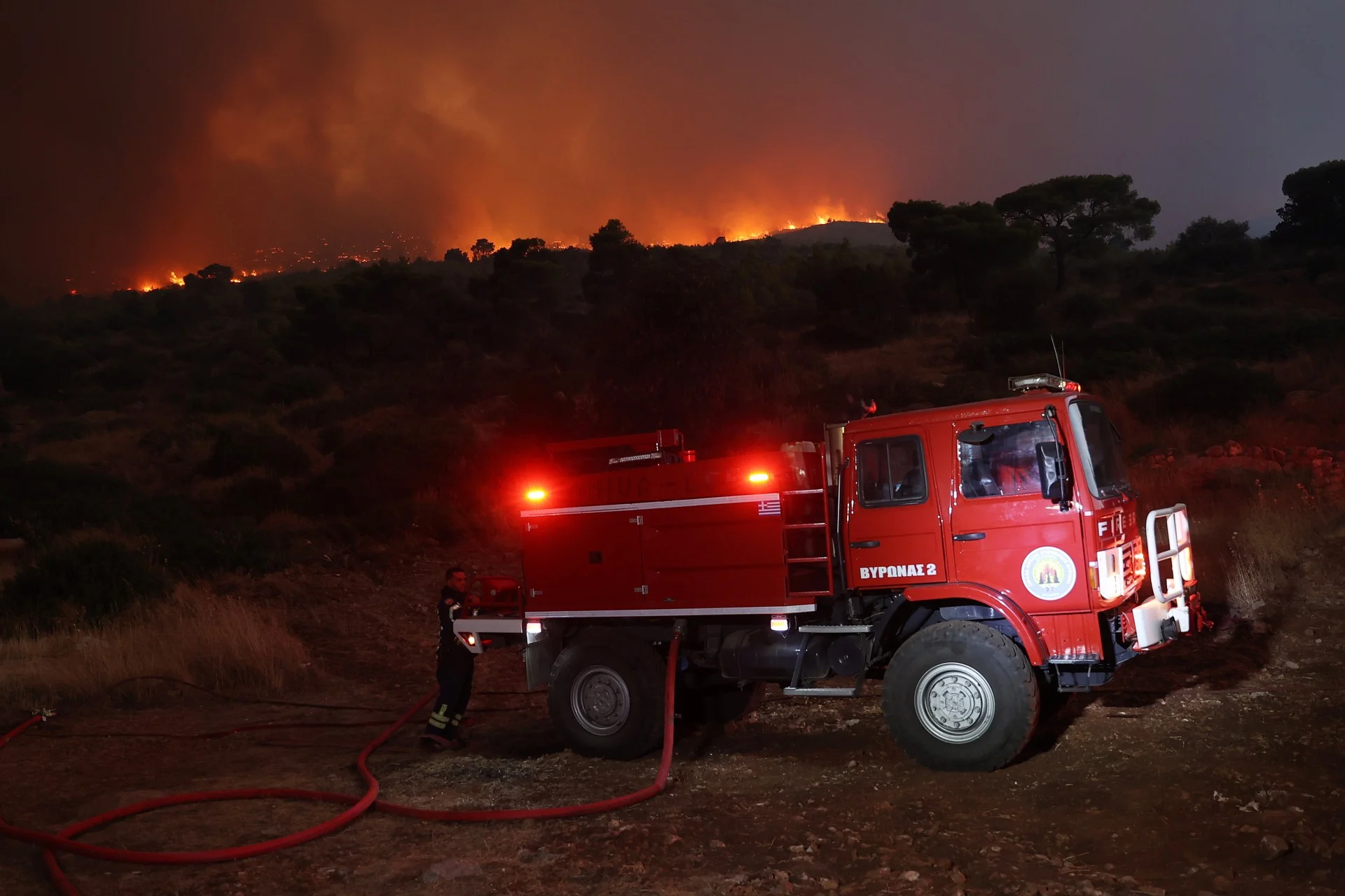 Φωτιά στον Αετό Καρύστου:  «Το ενεργό μέτωπο έχει περιοριστεί», δήλωσε ο αντιπεριφερειάρχης Ευβοίας