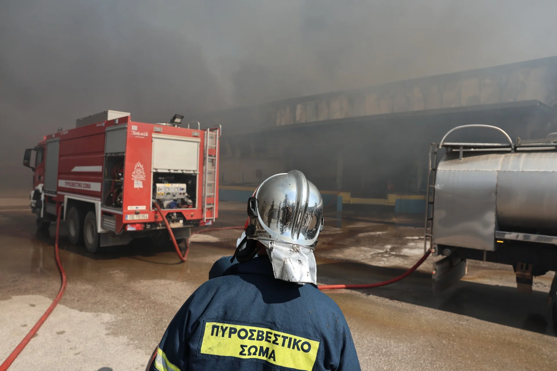 Φωτιά στον Ασπρόπυργο: Κατέληξε ένας από τους σοβαρά εγκαυματίες