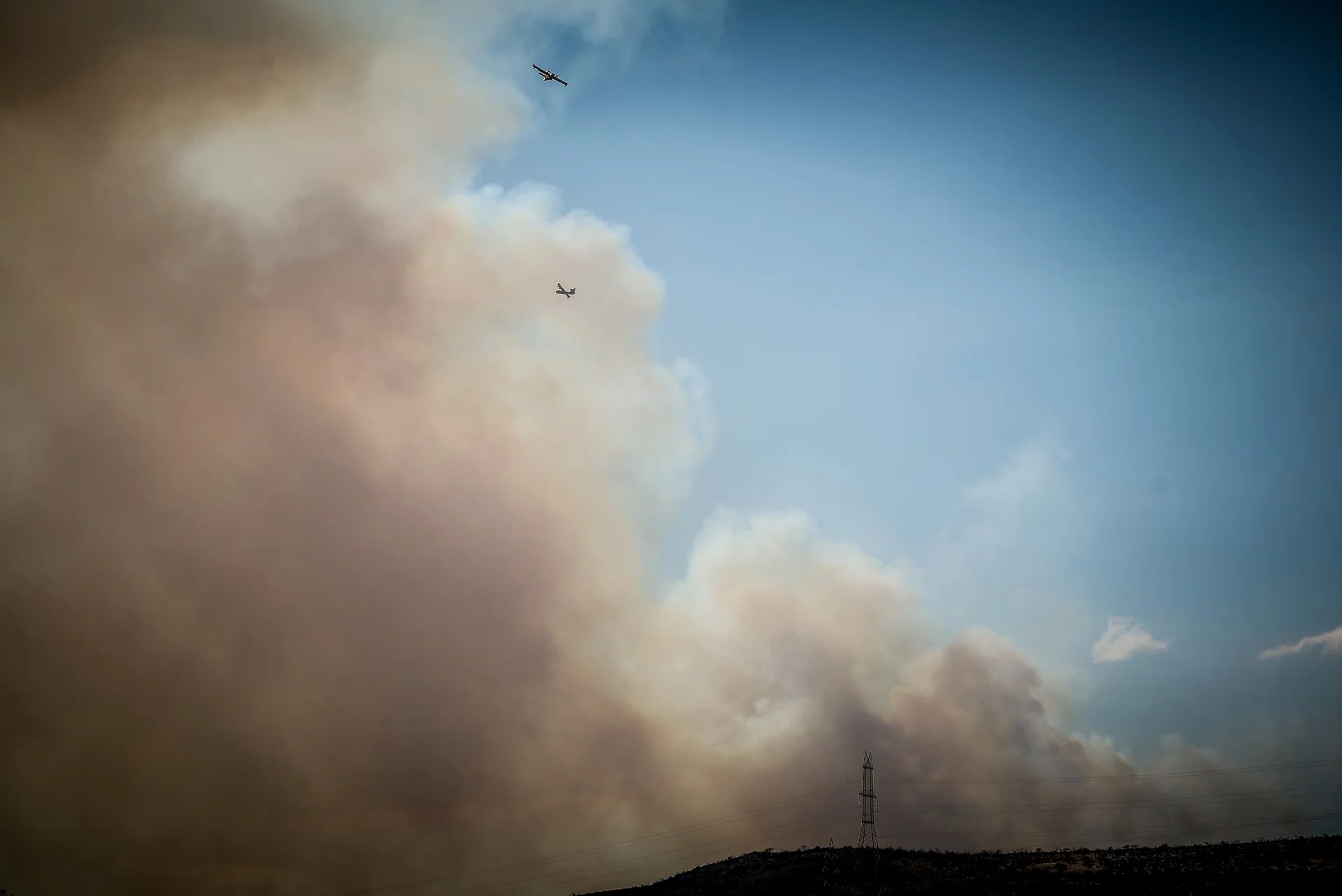Φωτιά τώρα στο Αλιβέρι Εύβοιας κοντά σε κατοικίες