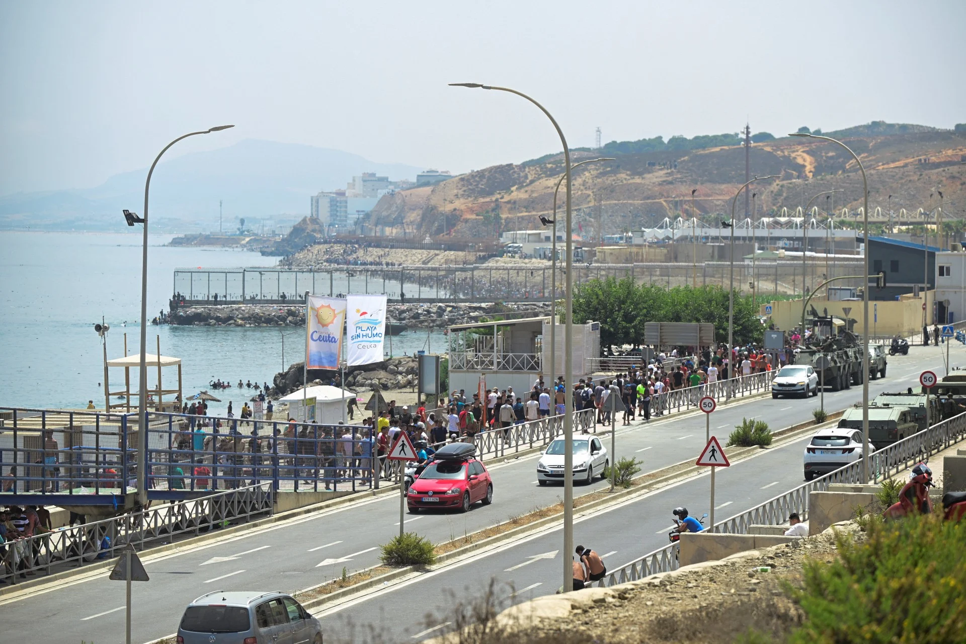 Ενισχύονται οι αστυνομικές δυνάμεις στα σύνορα με την Ισπανία, λόγω της μαζικής εισόδου μεταναστών στη Θέουτα