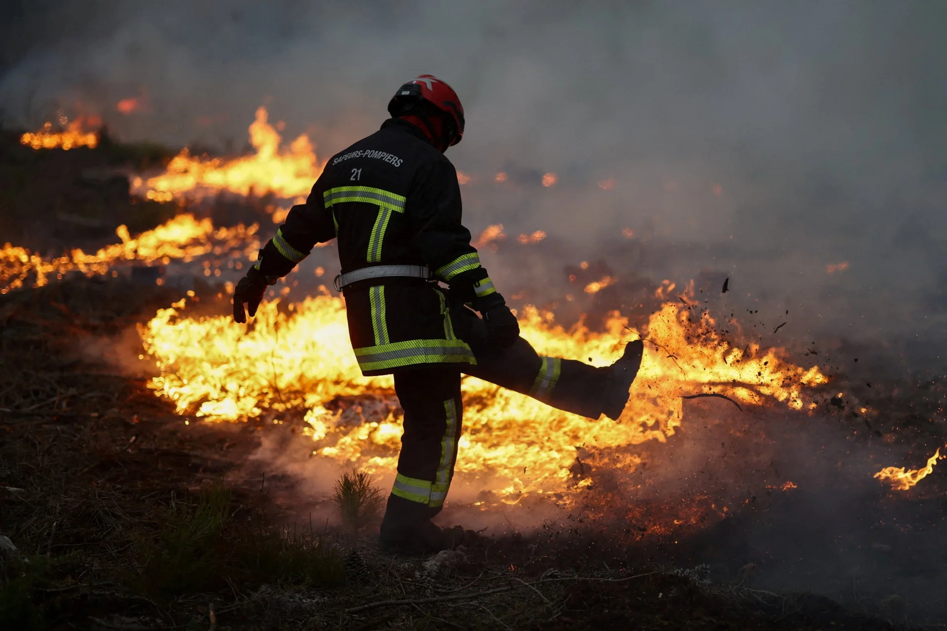 Προειδοποίηση Λεκορνί για φωτιές στη Γαλλία: «Δύσκολες ώρες» αναμένονται στη Ζιρόντ λόγω των καιρικών συνθηκών