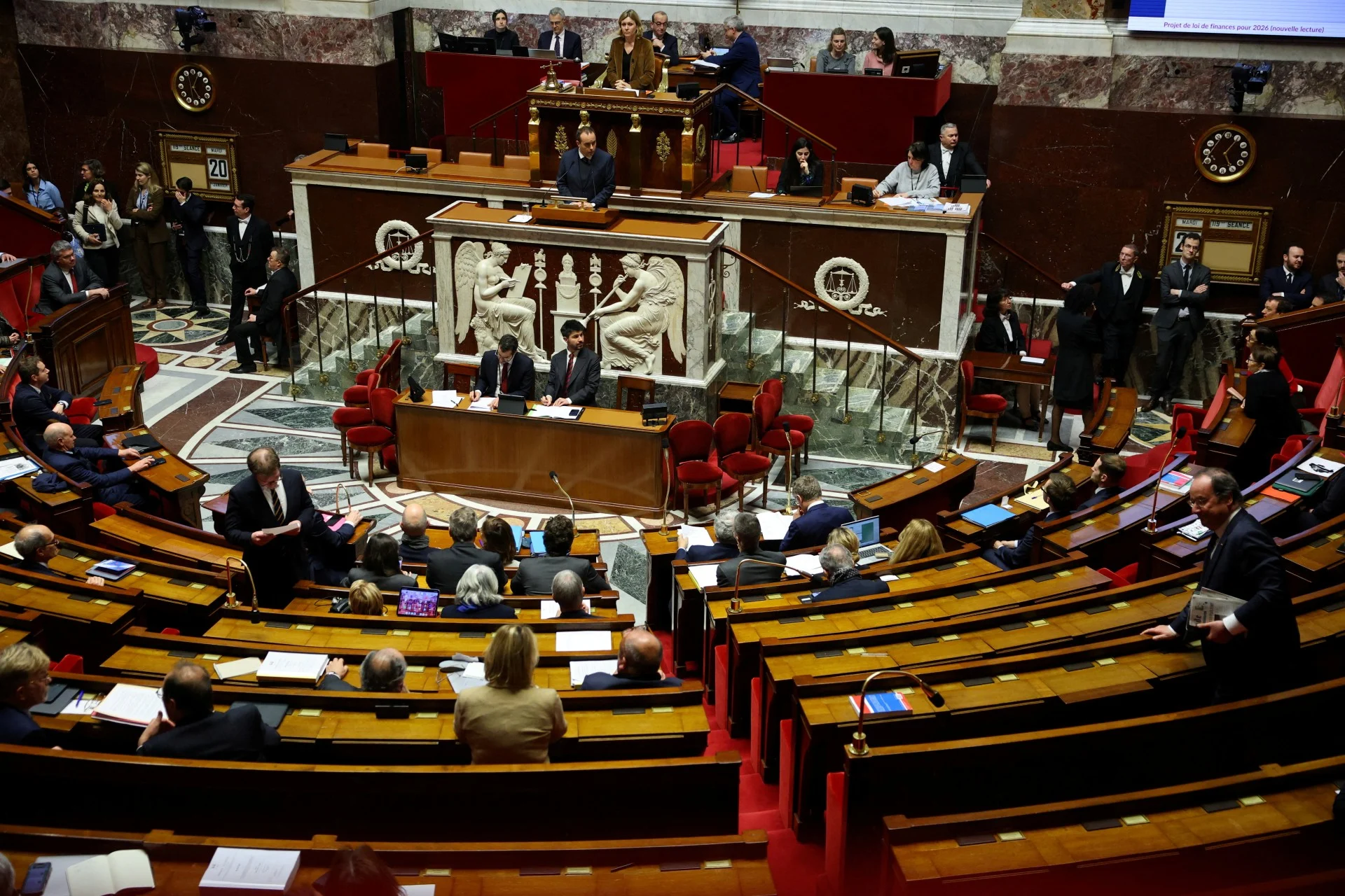 Γαλλία: Κίνδυνος διόγκωσης του δημοσίου χρέους ενόψει των εκλογών του 2027