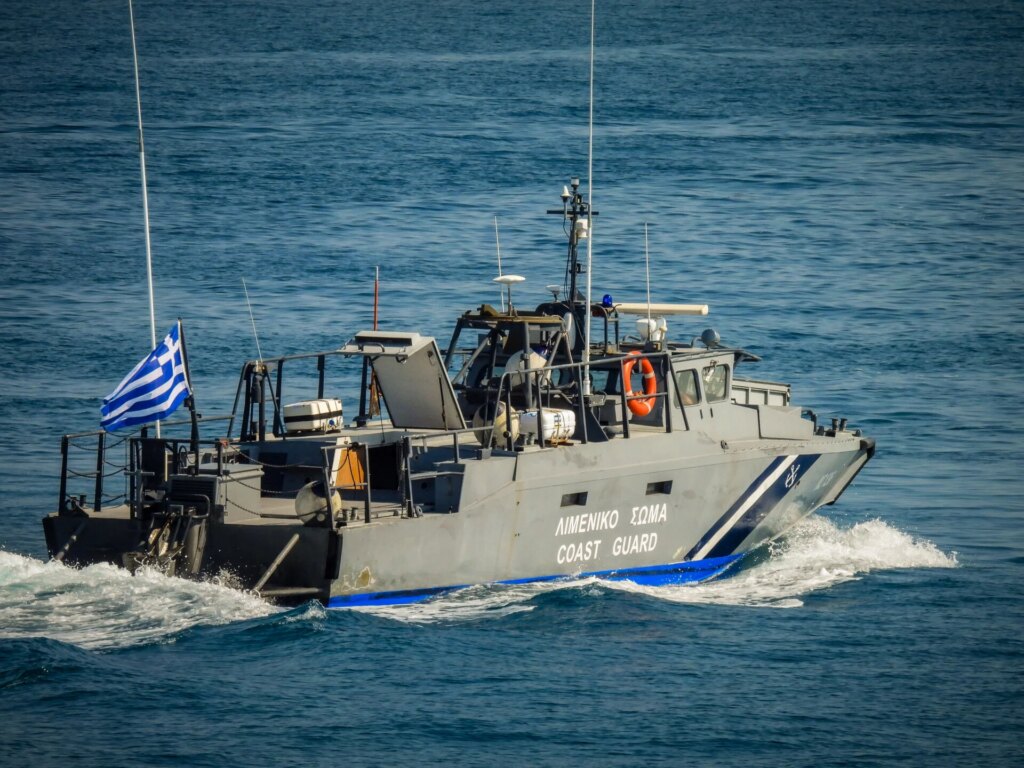Βουλιαγμένη: Φωτιά τώρα σε ταχύπλοο – Καλά στην υγεία τους οι επιβαίνοντες