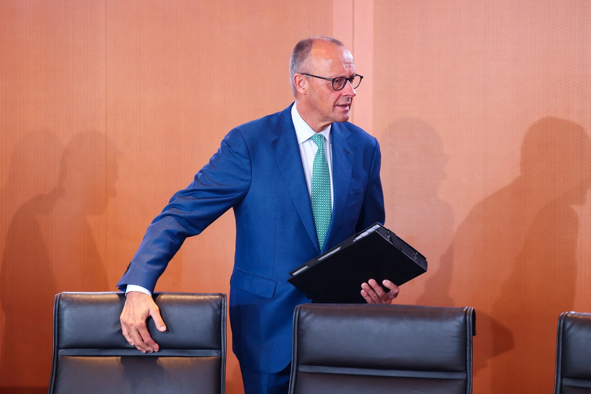 Πιθανόν να προχωρήσει σε ανασχηματισμό της κυβέρνησης ο Μερτς την Παρασκευή