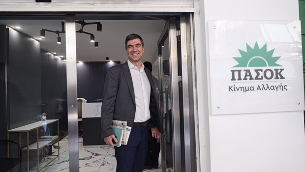 Δικομανείς λόγω πανικού, στελέχη της ΝΔ προκαλούν τον Δημητριάδη να κάνει μήνυση στον Γλαβίνα που ασκεί κριτική