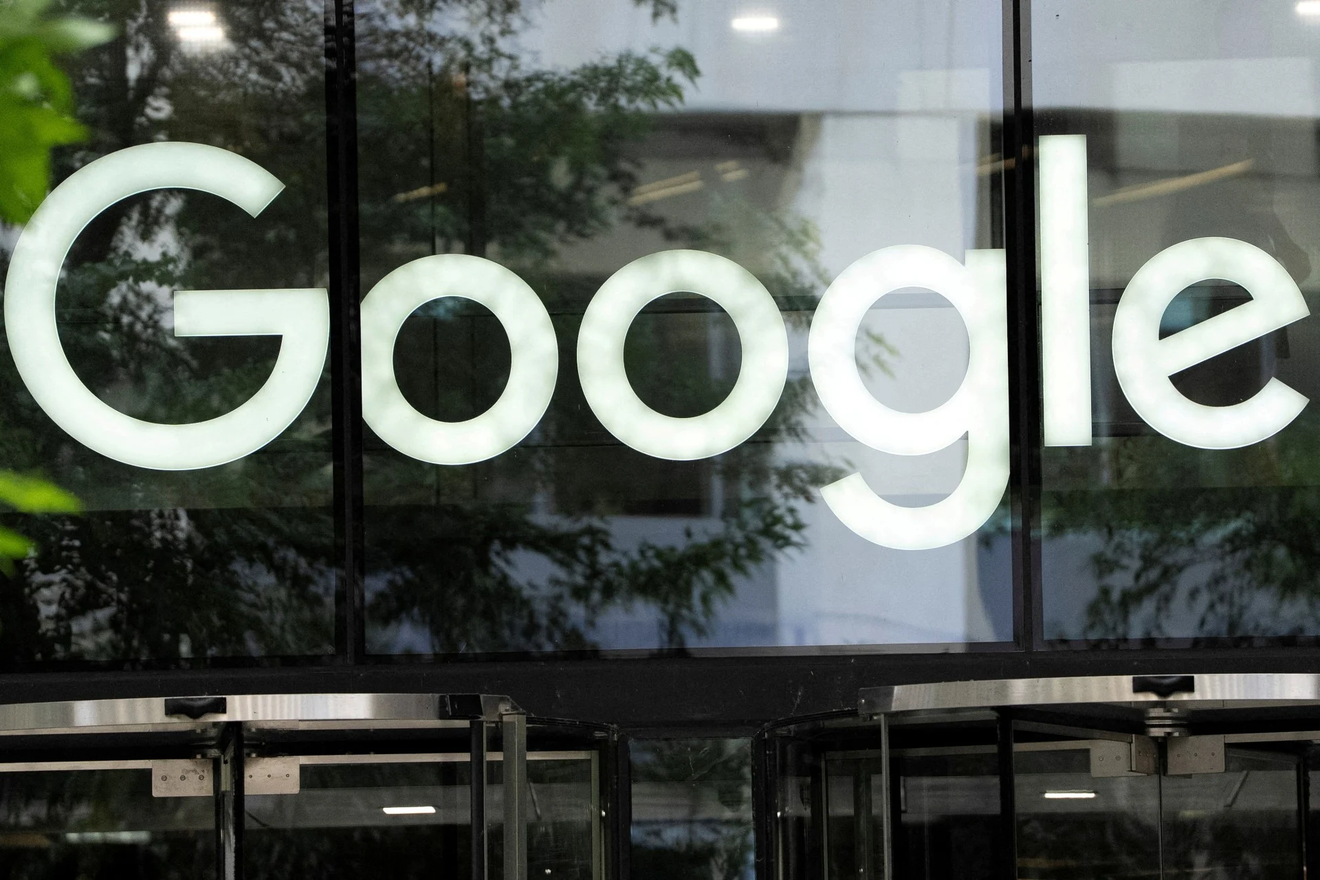 Η Google αντιμέτωπη με κύμα αγωγών δισεκατομμυρίων ευρώ στην Ευρώπη
