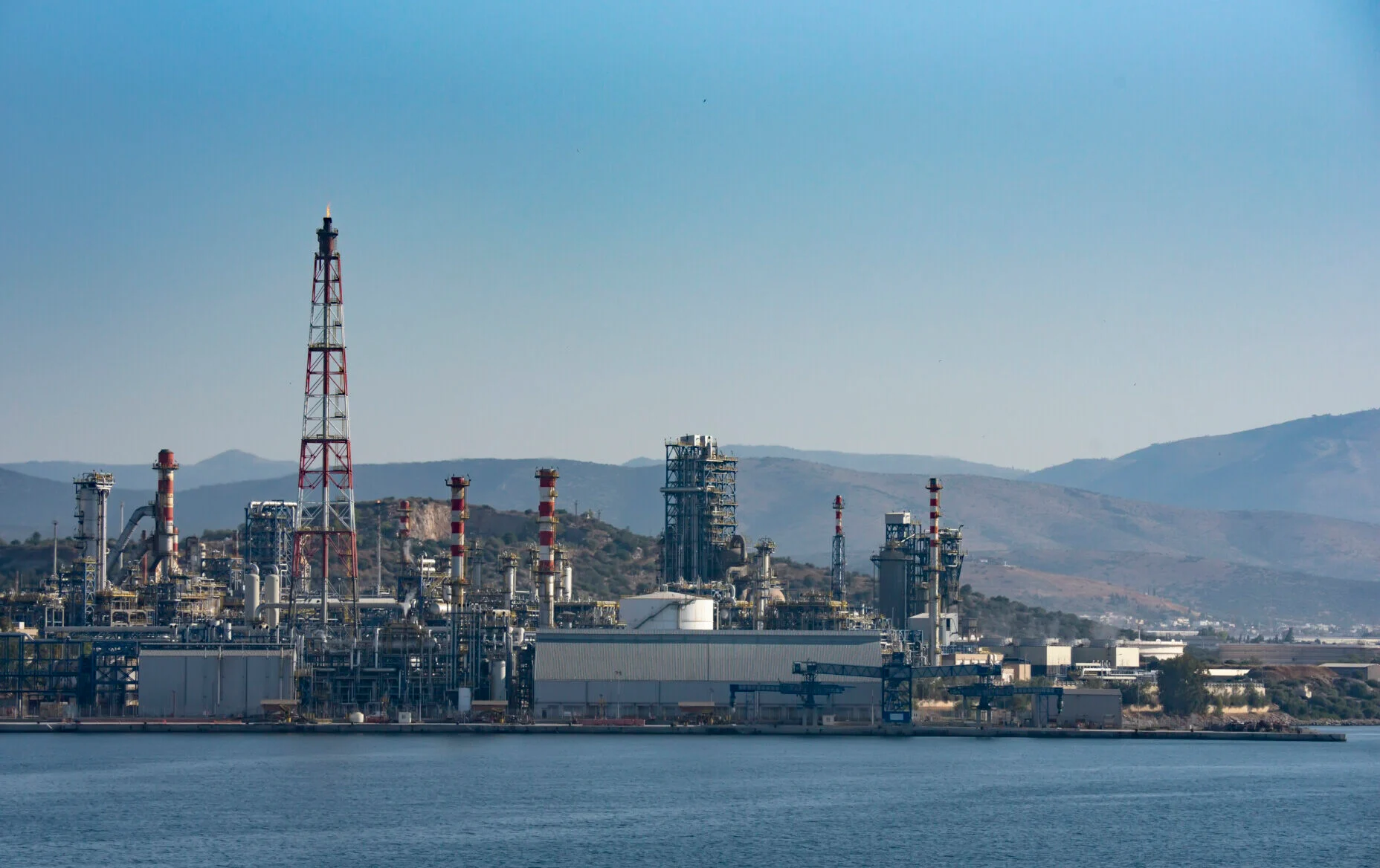 Helleniq Energy: Από σήμερα η έκπτωση σε αμόλυβδη βενζίνη και πετρέλαιο κίνησης