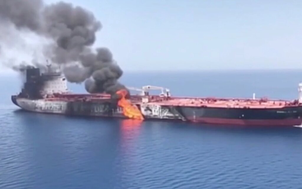 Ιρανικά ΜΜΕ: Τάνκερ εξερράγη αφού προσέκρουσε σε θαλάσσια νάρκη στα Στενά του Ορμούζ