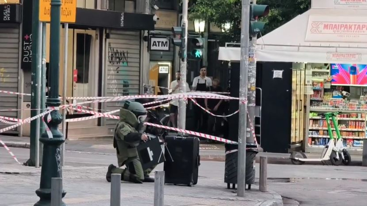 Δεν βρέθηκε εκρηκτική ύλη σε βαλίτσα που ξέχασε τουρίστας στο κέντρο της Αθήνας