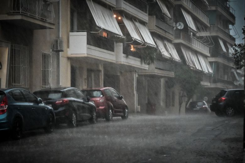 Δεκάδες κλήσεις δέχτηκε η Πυροσβεστική σε όλη την Ελλάδα για την κακοκαιρία