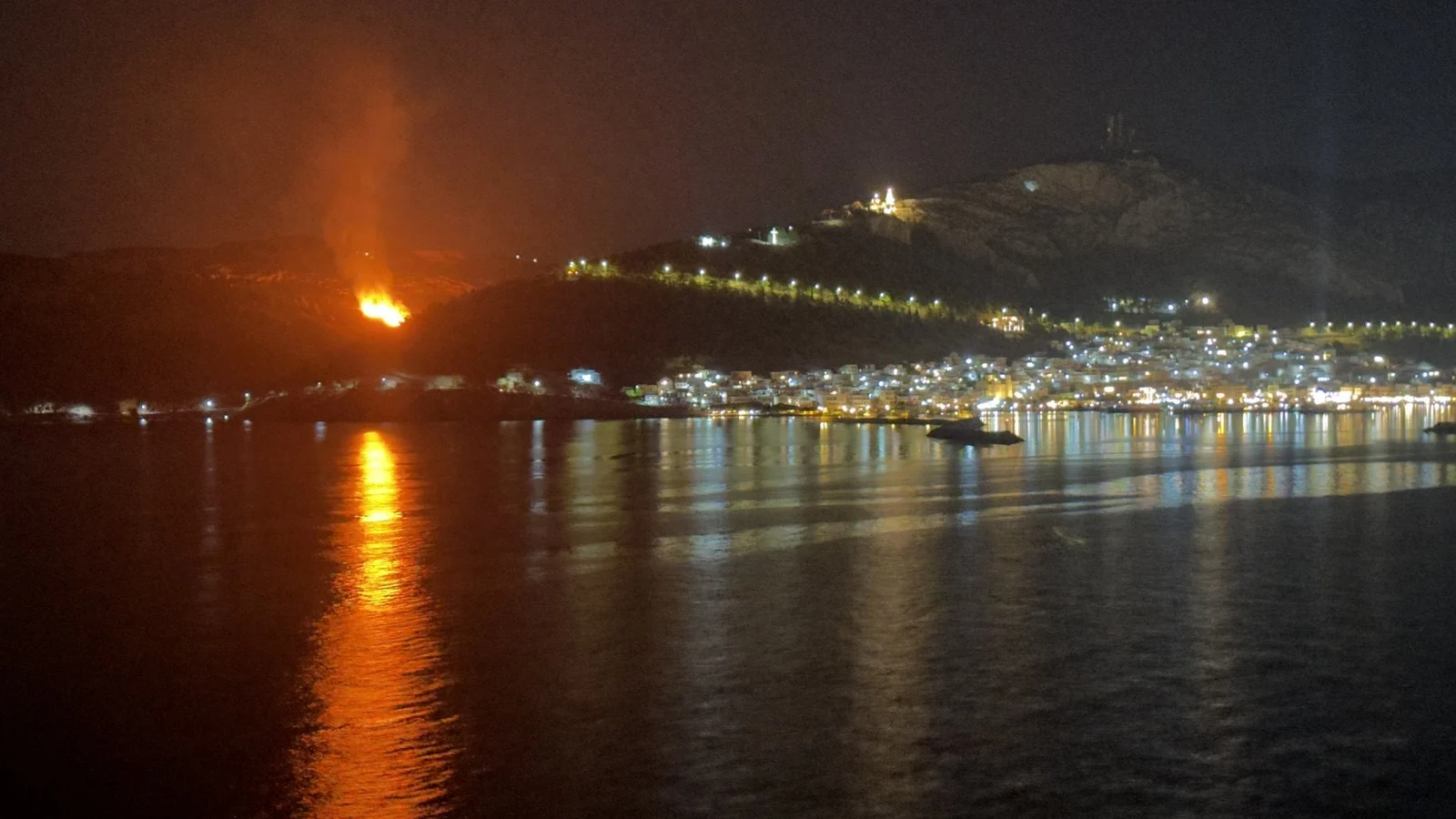 Χωρίς ενεργό μέτωπο η φωτιά που ξέσπασε στο δασάκι του Αγίου Σάββα