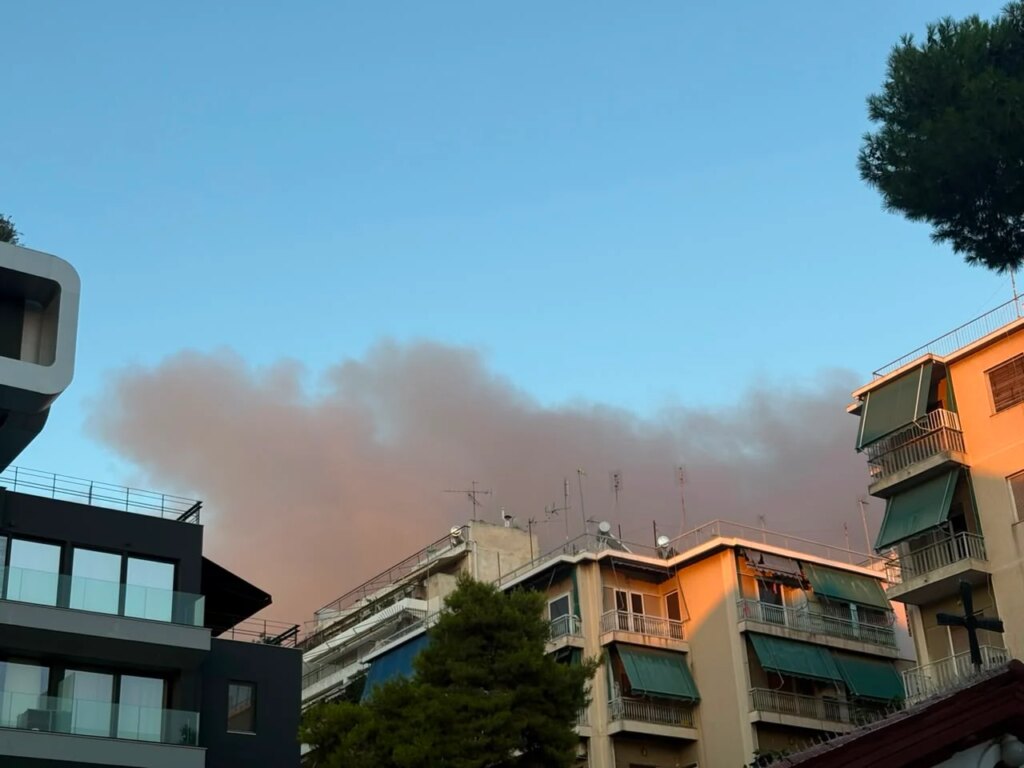 Φωτιά στο παλιό κτίριο του Μπαντμιντον – Πού διακόπηκε η κυκλοφορία