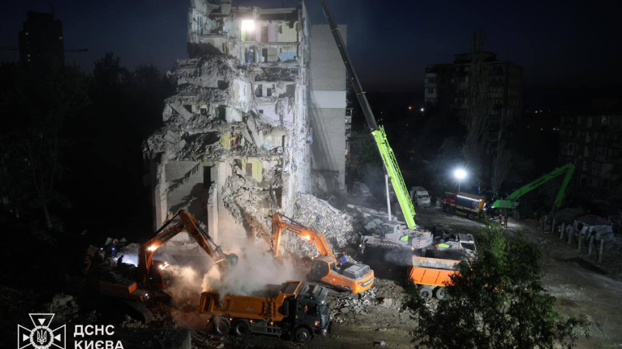 Τουλάχιστον 27 νεκροί στο φονικότερο μπαράζ ρωσικών επιθέσεων στο Κίεβο