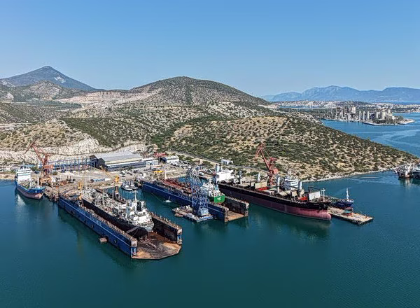 εικόνα που δείχνει τα Ναυπηγεία Χαλκίδας
