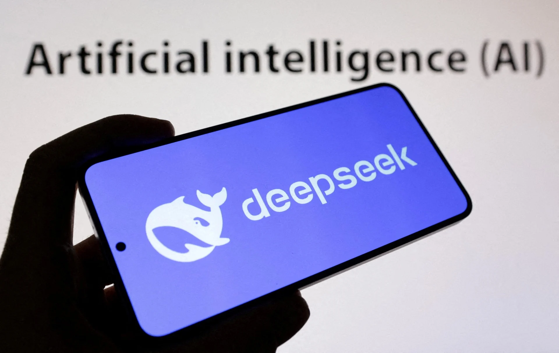 Η DeepSeek ενημέρωσε τους υποψήφιους επενδυτές για την αναστολή της χρηματοδότησης