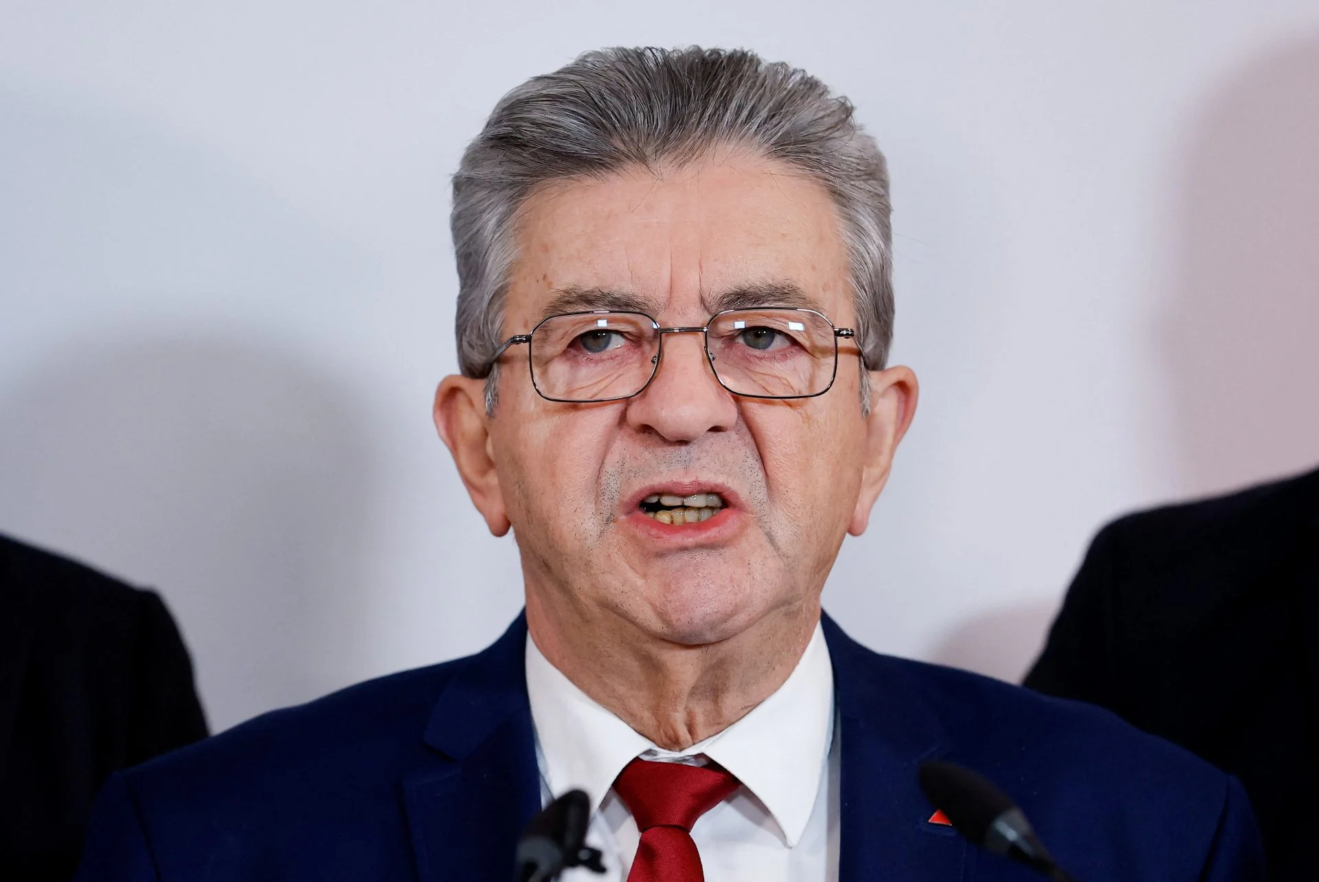 Μελανσόν κατά Λε Πεν: Ψεύδεται – Την βρίσκω αξιολύπητη