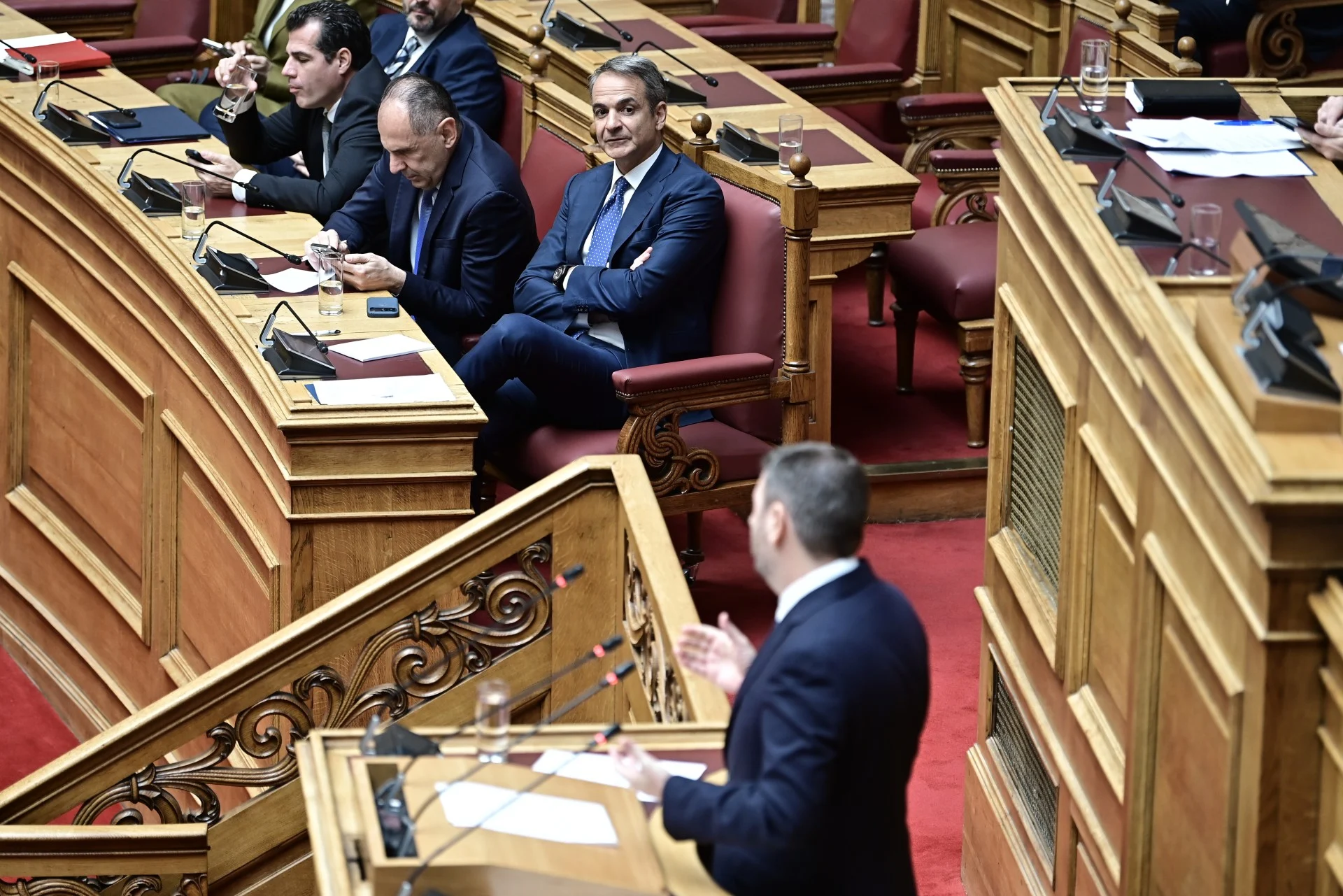 Κατώτερος των περιστάσεων σε μια τόσο σημαντική συζήτηση