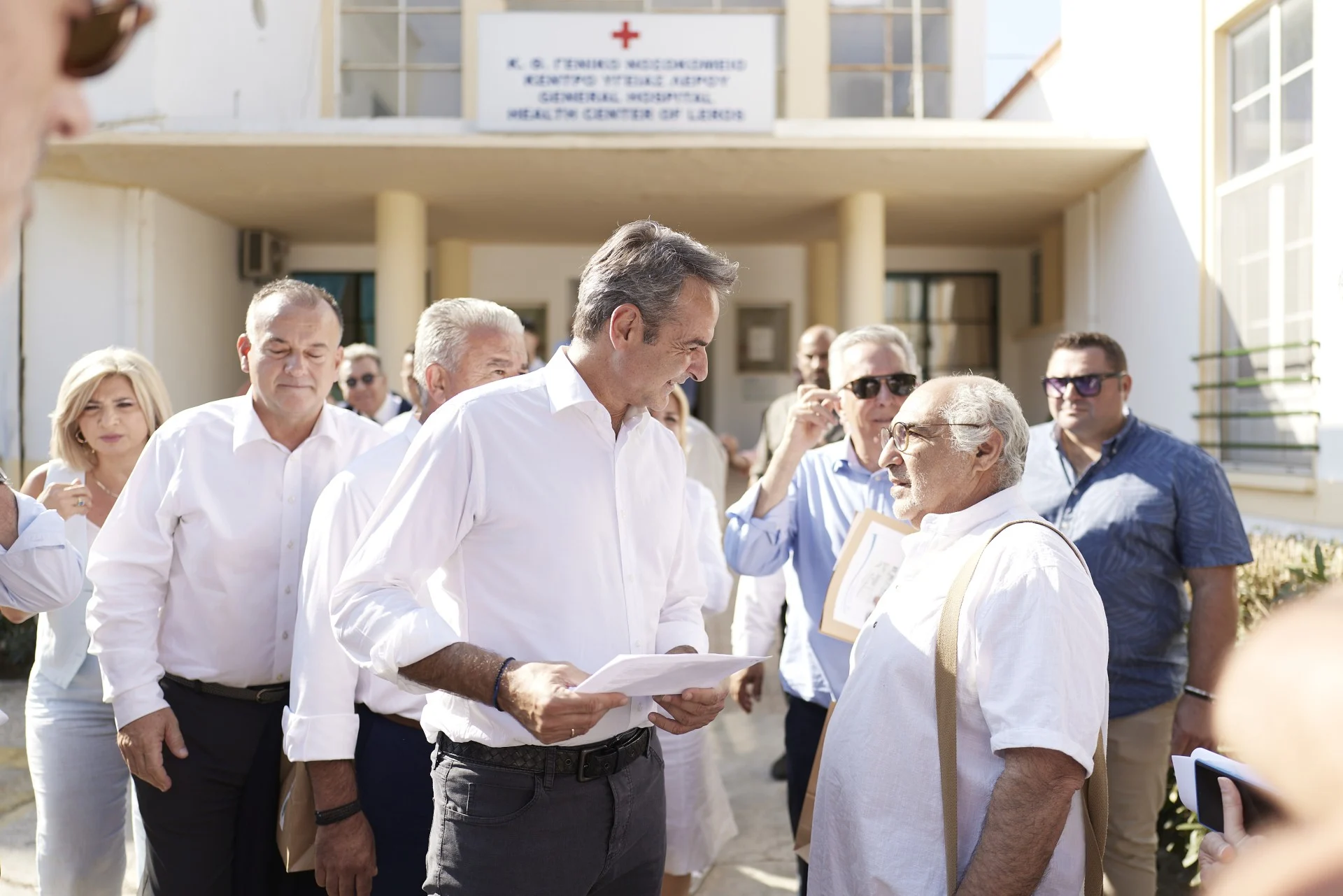 Ας αφήσουμε στην άκρη τη μιζέρια όσων θέλουν να τα βλέπουν όλα μαύρα