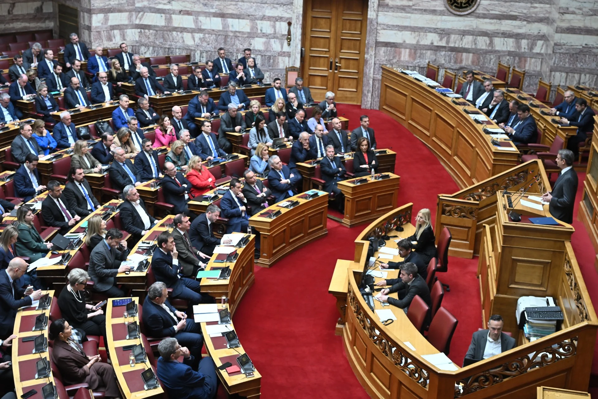 Ψηφίστηκε στην Ολομέλεια η κατάργηση των περικοπών σε συντάξεις χηρείας