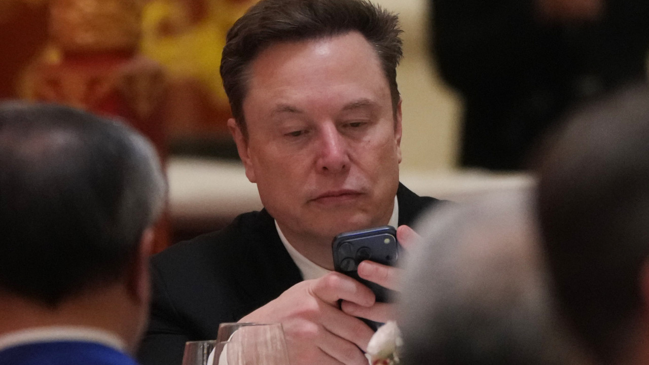 Η SpaceX φέρεται να παρουσίασε σε επενδυτές πρωτότυπο AI συσκευής - Διαψεύδει ο Ίλον Μασκ