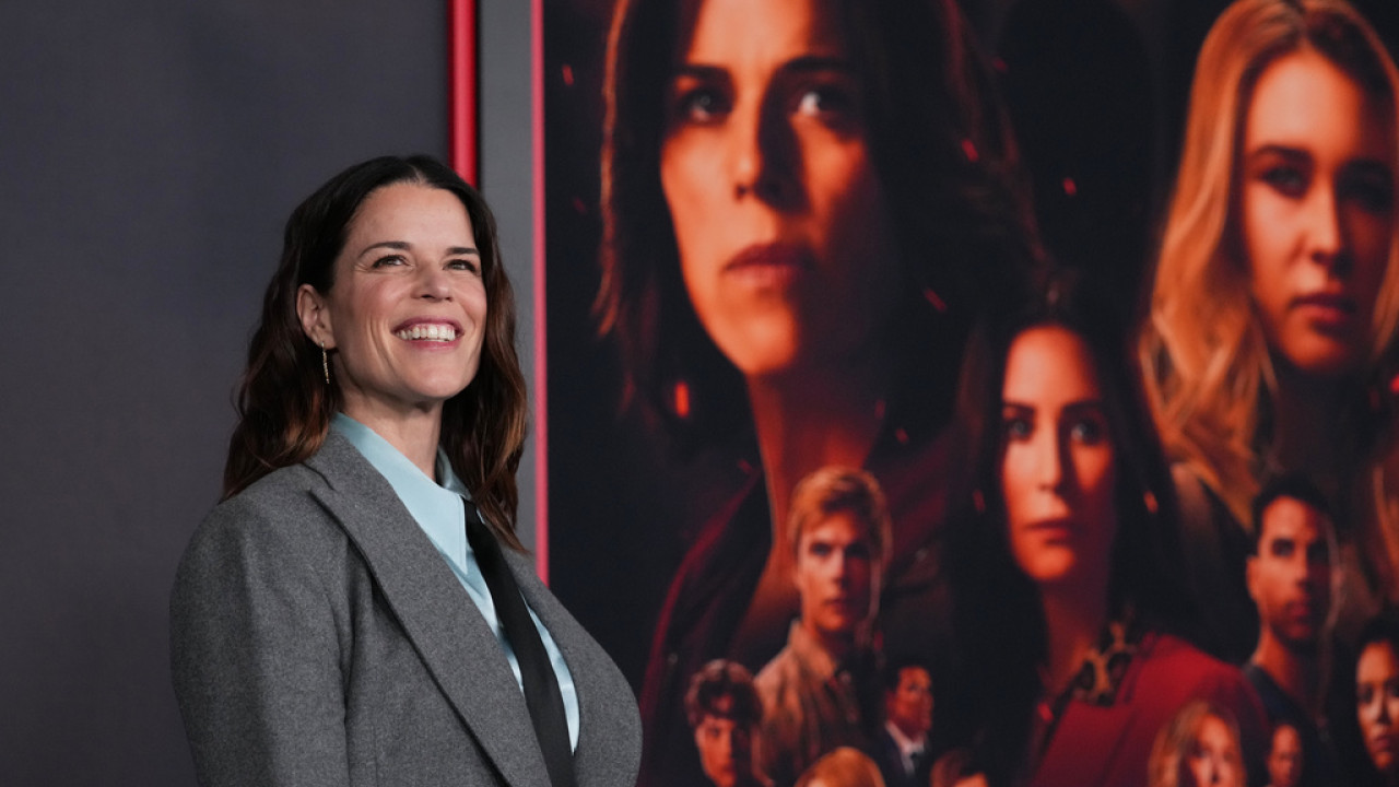 Νιβ Κάμπελ: Η σταρ του «Scream» επιστρέφει με τη σειρά «The Shore»