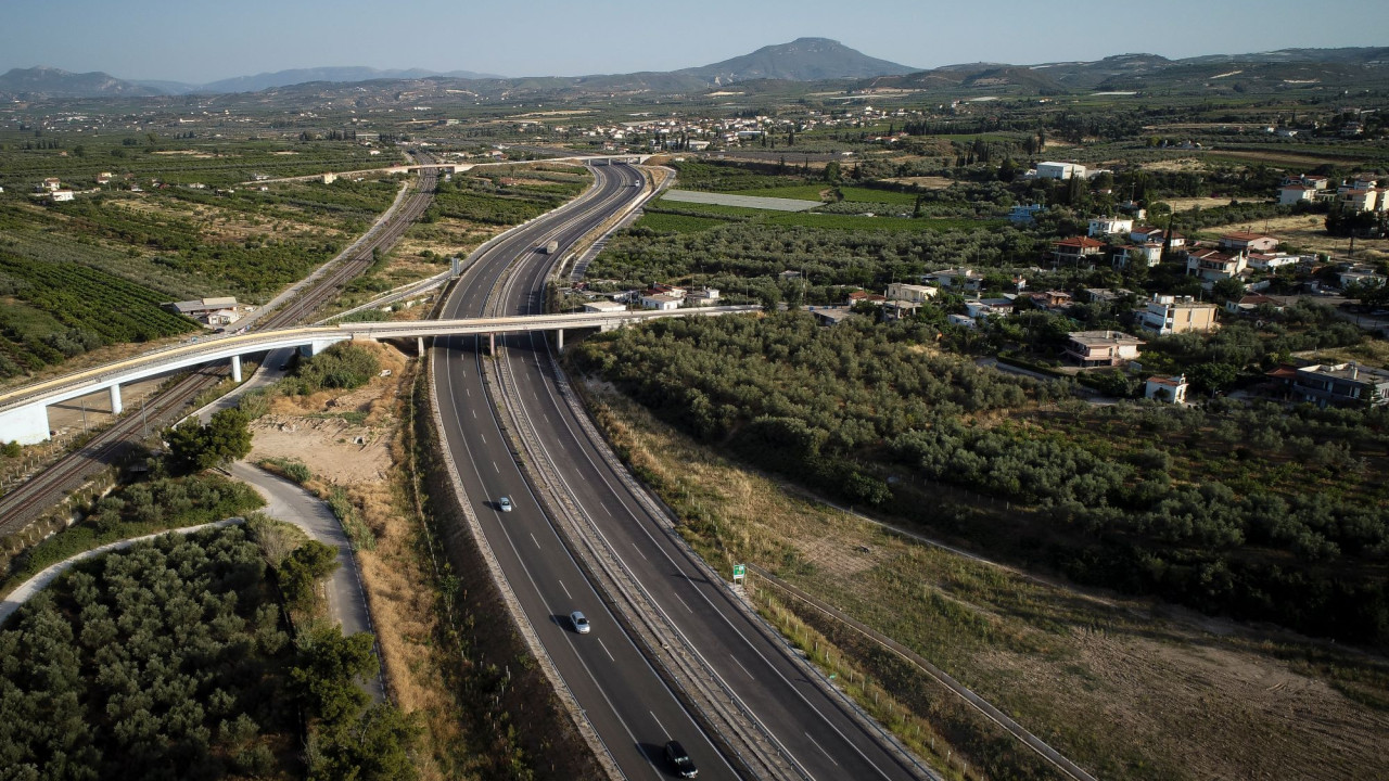 Ολυμπία Οδός: Σε λειτουργία από αύριο η χιλιομετρική χρέωση και σε Κόμβο Βάρδας