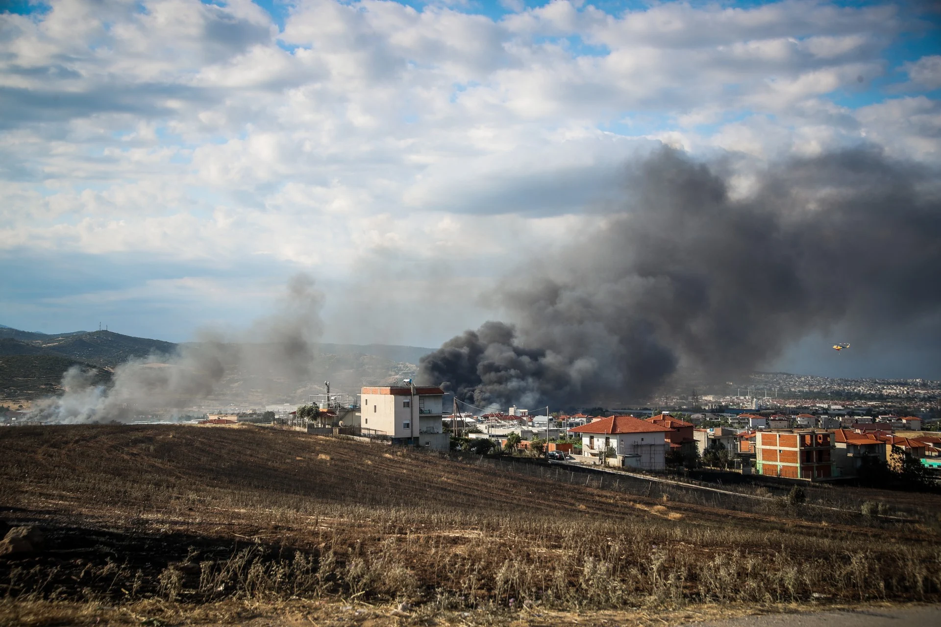 Σε κατάσταση έκτακτης ανάγκης οι Δήμοι Ωραιοκάστρου και Παύλου Μελά μετά τη μεγάλη φωτιά