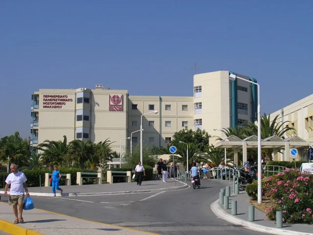 Κρίσιμες ώρες για δίχρονο παιδί που ανασύρθηκε χωρίς τις αισθήσεις του από πισίνα στα Χανιά
