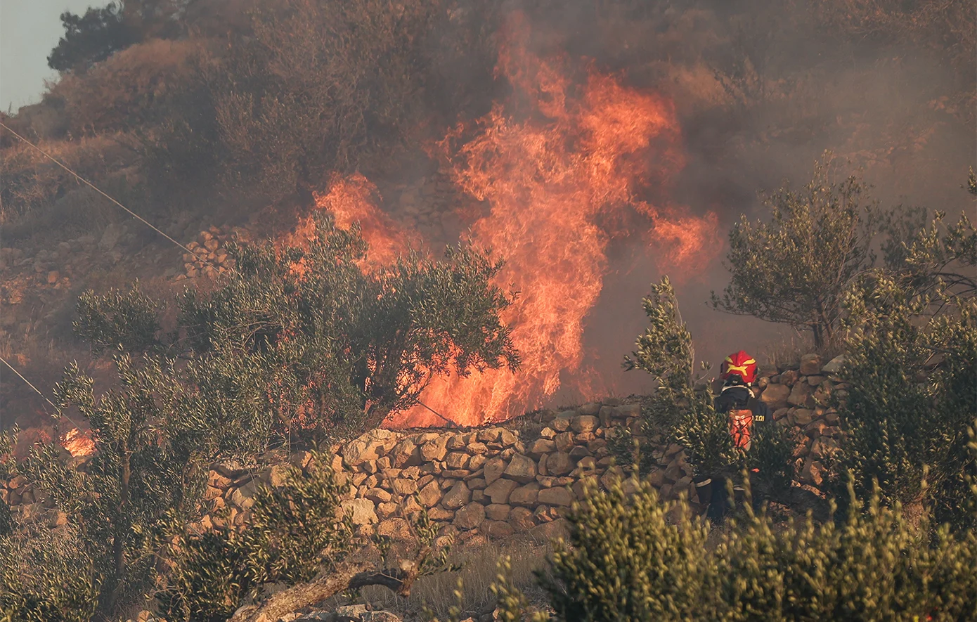 Εντολή απομάκρυνσης και από την Αγία Γαλήνη – Θρήνος για τους 2 νεκρούς πυροσβέστες – News.gr