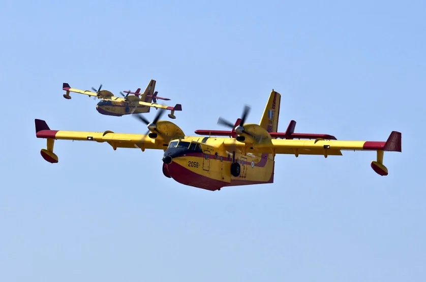 Η Ελλάδα στέλνει δύο Canadair CL-415