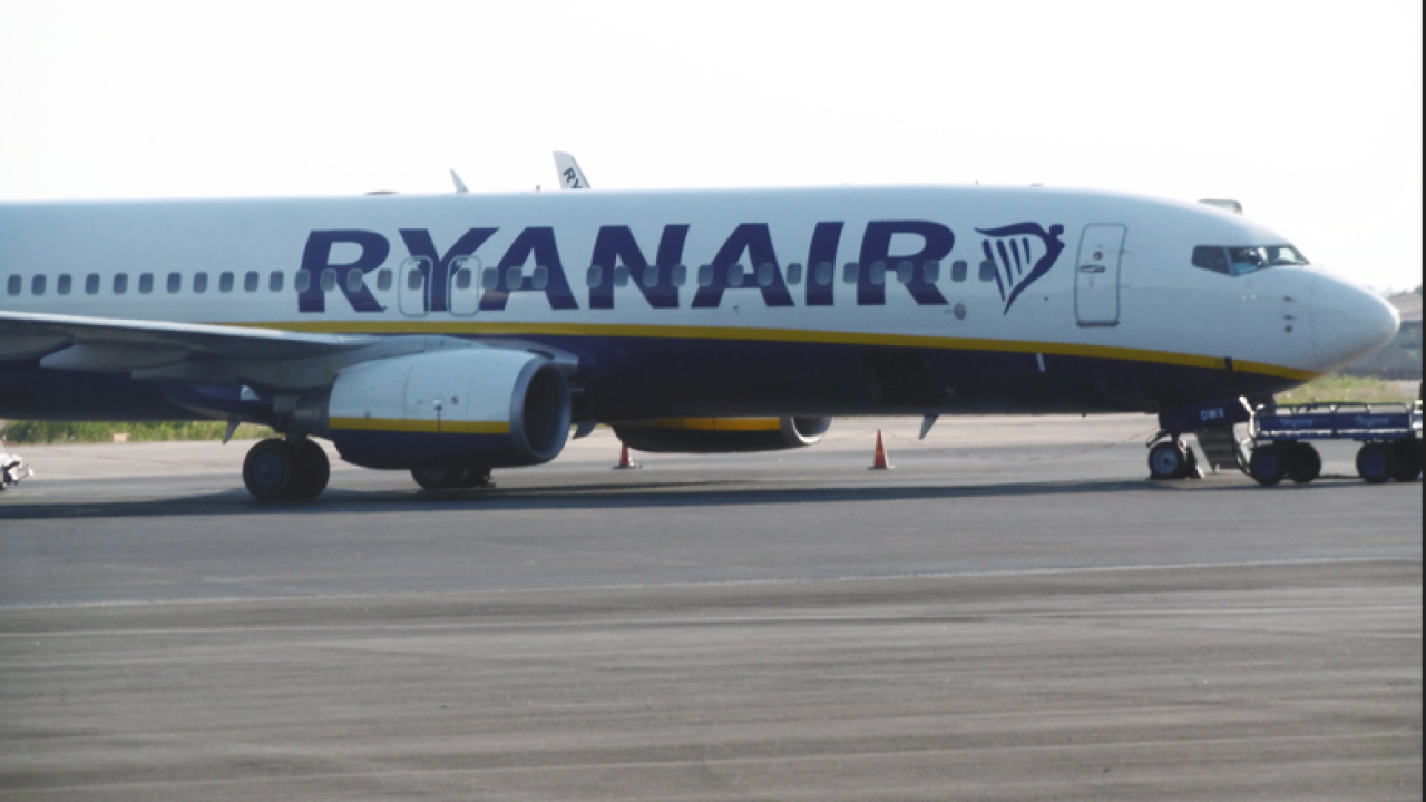 Η μαρτυρία του επιβάτη της Ryanair που παρασύρθηκε έξω από το παράθυρο
