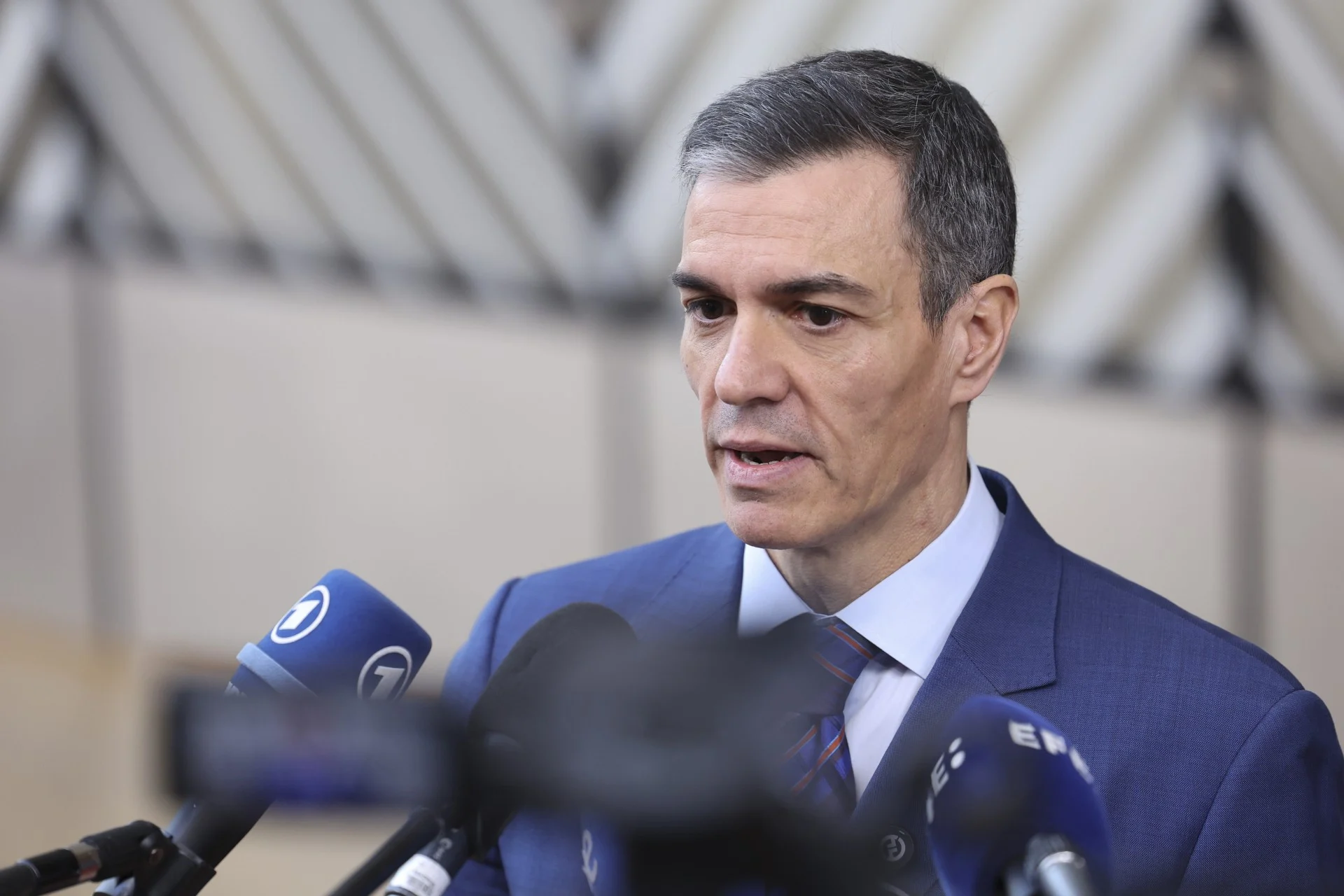 Ο Σάντσεθ εξαίρει τις «πολύ θετικές» σχέσεις με τις ΗΠΑ