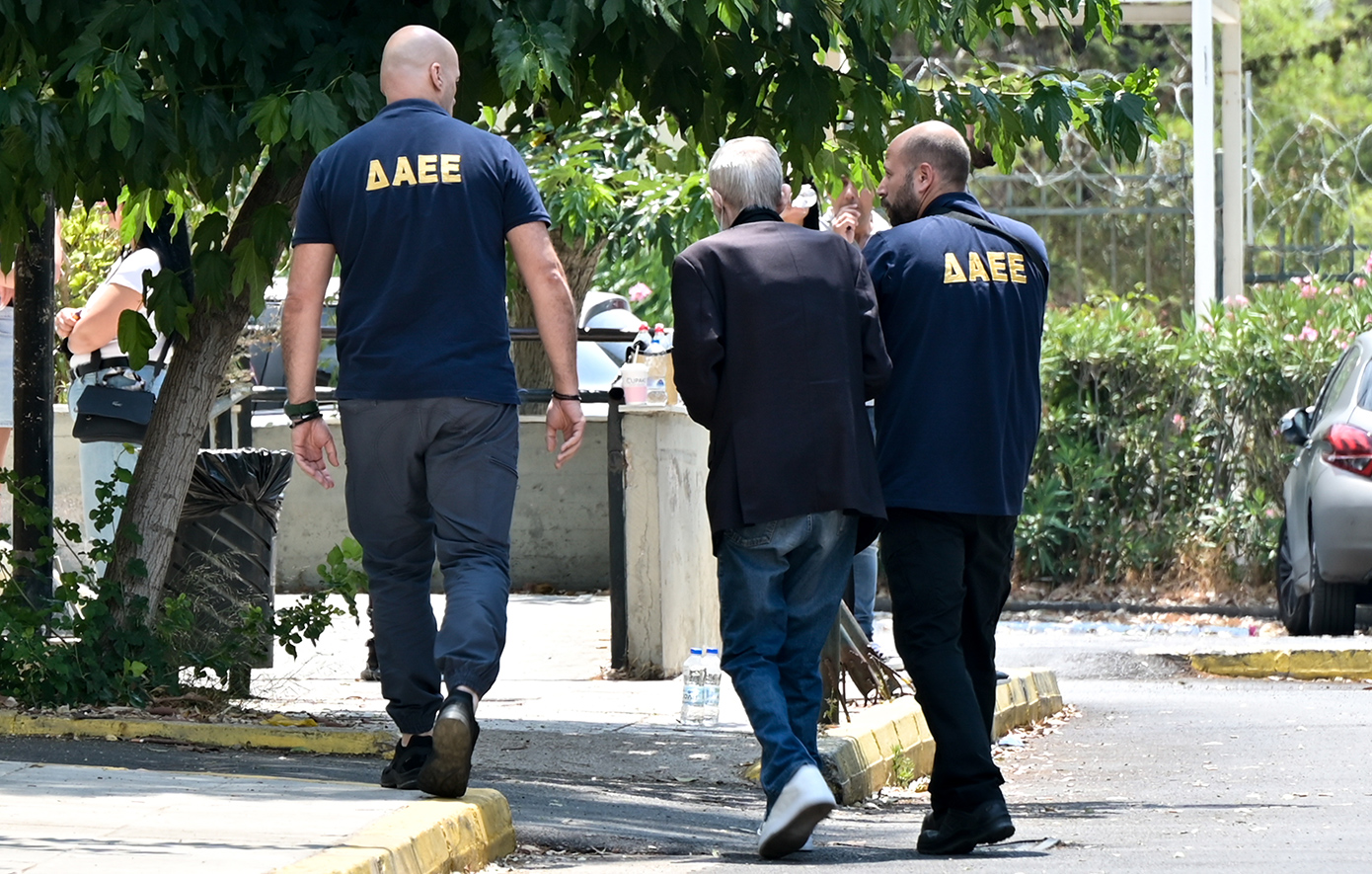 Δίωξη για εμπρησμό από πρόθεση στον 76χρονο για τη φωτιά στο Σισμανόγλειο – News.gr