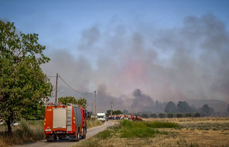 Ξέσπασε μεγάλη φωτιά στην Σουρωτή Θεσσαλονίκης – Μήνυμα από το 112 – News.gr