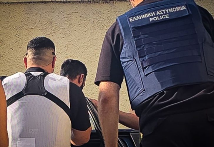 Ποινικές διώξεις στο ζευγάρι που έχει συλληφθεί – Ολοκληρώθηκε η αναπαράσταση του μαχαιρώματος – News.gr
