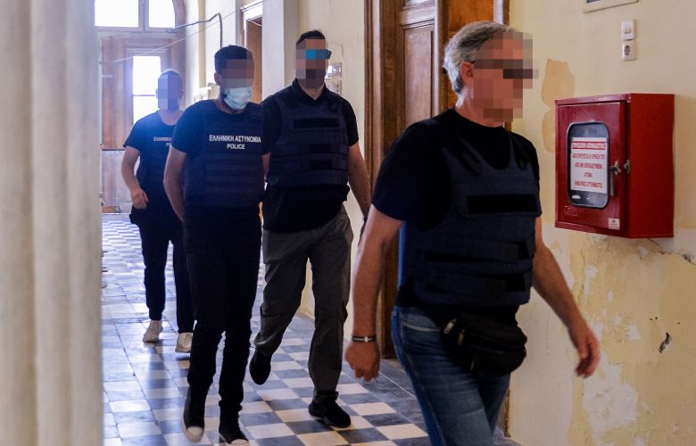 Σε κατ’ οίκον περιορισμό ο 41χρονος για τη δολοφονία της διασώστριας στη Σύρο – Ελεύθερη αφέθηκε η σύντροφός του