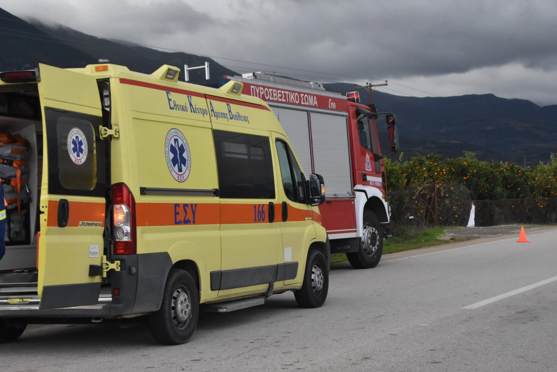 Φωτιά τώρα σε βιοτεχνία παρασκευής σωστικών λέμβων στα Χανιά – Ένας τραυματίας με εγκαύματα