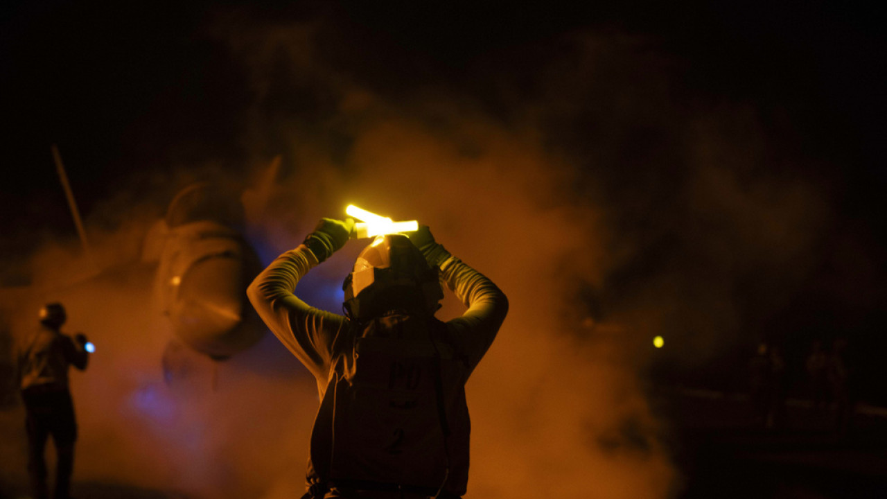 Μπαράζ αμερικανικών πληγμάτων κατά του Ιράν - Έρχεται «μαζική» επίθεση κατά βάσεων των ΗΠΑ λέει η Τεχεράνη