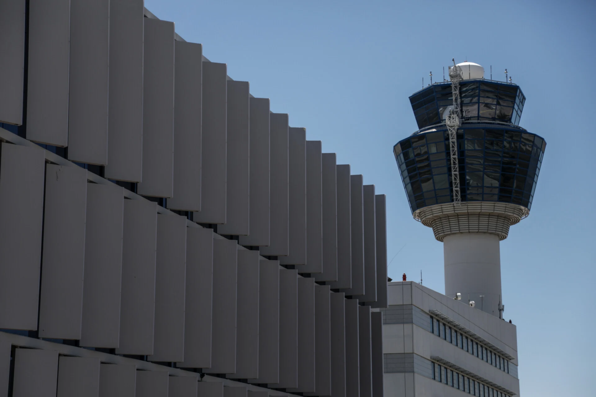 Αεροπλάνο για Πάρο επέστρεψε στην Αθήνα έπειτα από ένδειξη για καπνό