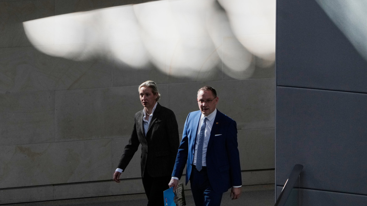 Γερμανία: Επανεξελέγησαν Βάιντελ και Χρουπάλα στην ηγεσία της AfD