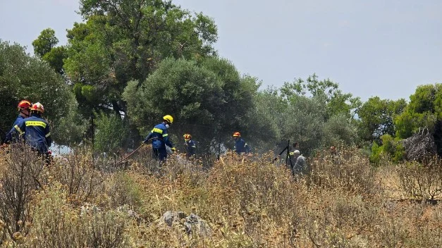 Αγιος Στέφανος: Κατασβέσθηκε η φωτιά που ξέσπασε σε χαμηλή βλάστηση