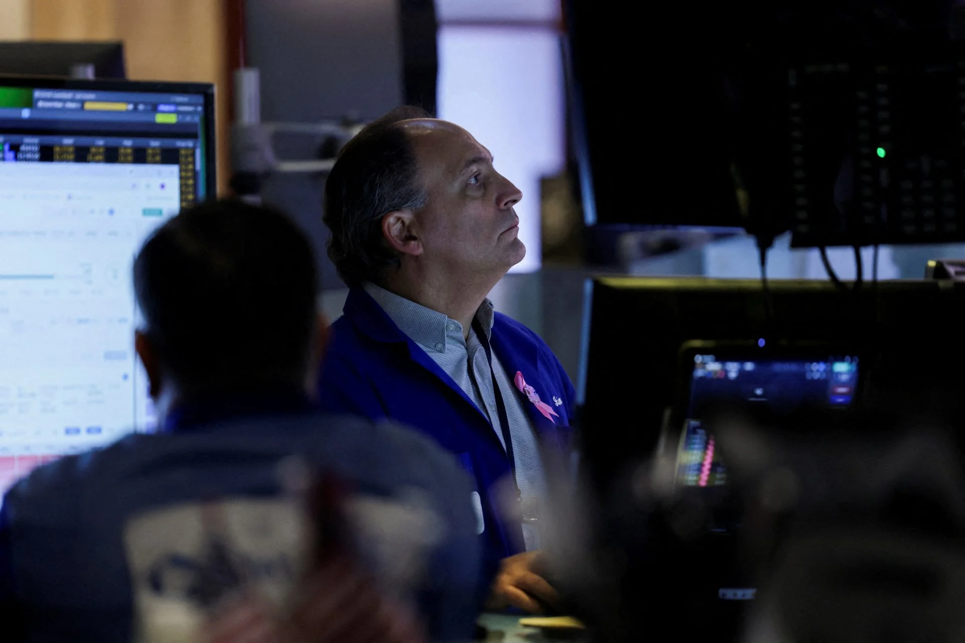 Wall Street: Πιέσεις στους δείκτες